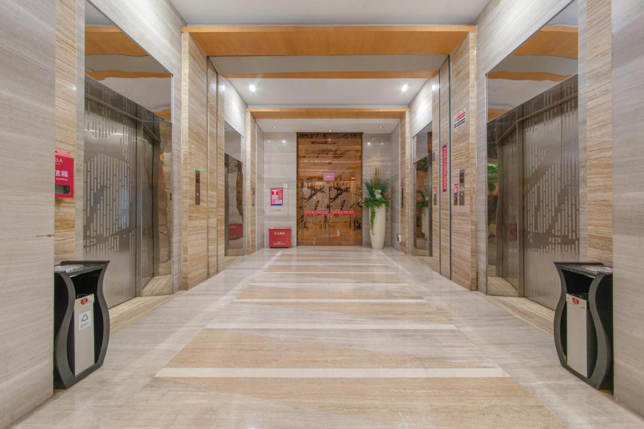 Shenzhen Ramada Plaza, North Railway Station Hotell Exteriör bild